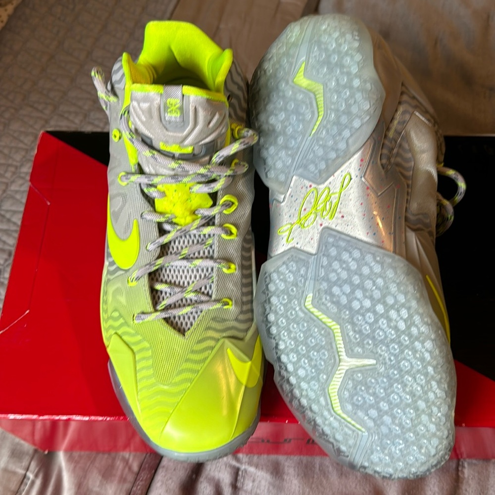 Brand new Metallic Luster-Volt ice men shoes